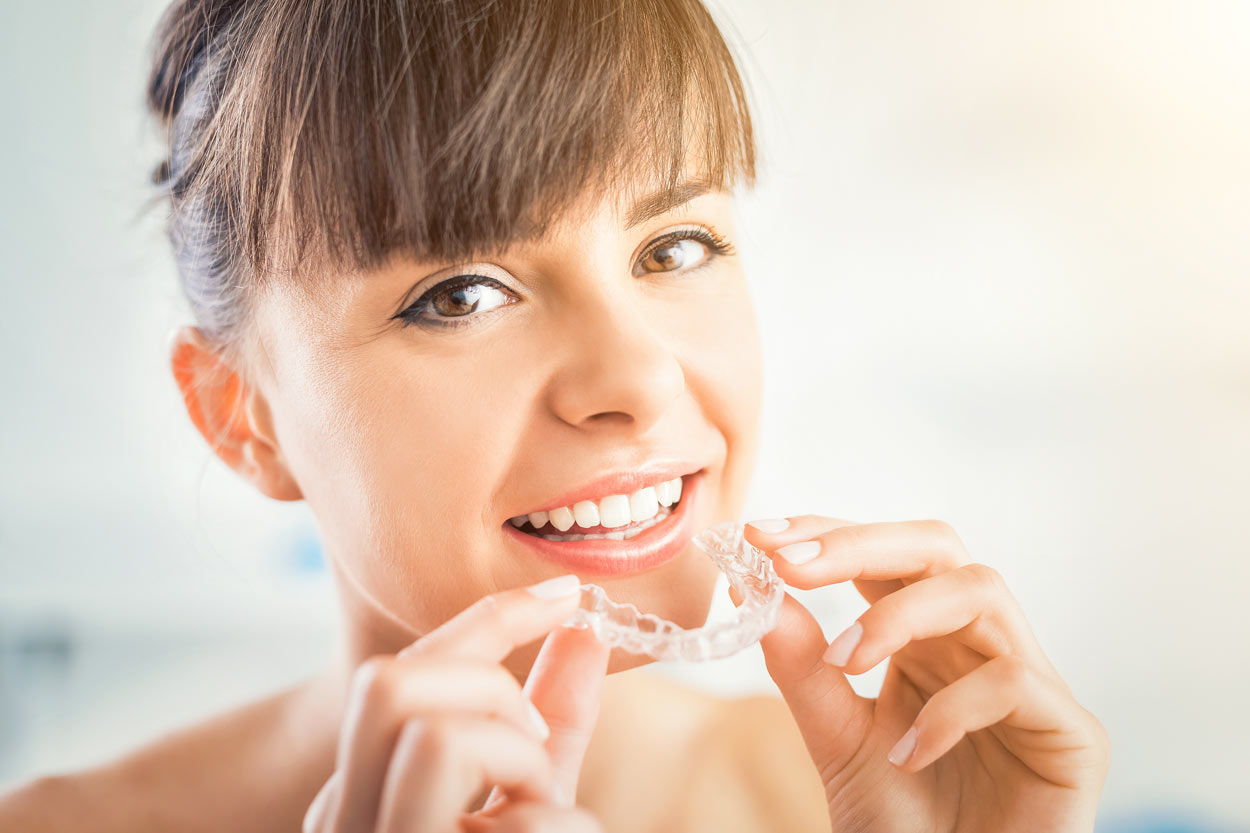 Endlich Gerade Zahne Mit Der Unsichtbaren Zahnspange Von Invisalign